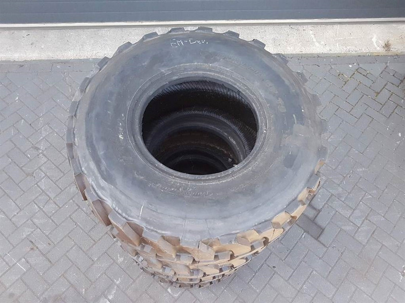 DUNLOP mitas covers -405/70-R18 (15.5/70-R18)-Tire/Reifen - Pneus et jantes pour Engins de chantier: photos 4 DUNLOP mitas covers -405/70-R18 (15.5/70-R18)-Tire/Reifen - Pneus et jantes pour Engins de chantier: photos 4