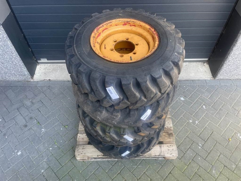 Everest 12.5-18 - Tire/Reifen/Band - Pneus et jantes pour Engins de chantier: photos 4 Everest 12.5-18 - Tire/Reifen/Band - Pneus et jantes pour Engins de chantier: photos 4