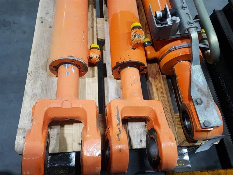 FIAT-HITACHI W 170 - Lifting cylinder/Hubzylinder/Hefcilinder - Hydraulique: photos 4 FIAT-HITACHI W 170 - Lifting cylinder/Hubzylinder/Hefcilinder - Hydraulique: photos 4