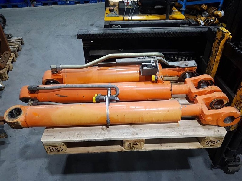 FIAT-HITACHI W 170 - Lifting cylinder/Hubzylinder/Hefcilinder - Hydraulique: photos 1 FIAT-HITACHI W 170 - Lifting cylinder/Hubzylinder/Hefcilinder - Hydraulique: photos 1