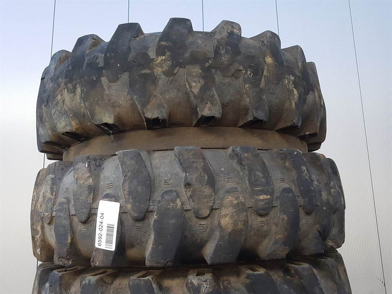 Furukawa W725LS-10.00-20-Tire/Reifen/Band - Pneus et jantes pour Engins de chantier: photos 5 Furukawa W725LS-10.00-20-Tire/Reifen/Band - Pneus et jantes pour Engins de chantier: photos 5