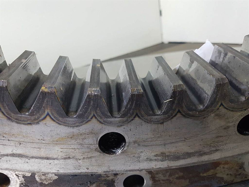 Furukawa W725LS - Slewing ring/Drehkranz/Draaikrans - Frame/ Châssis pour Engins de chantier: photos 5 Furukawa W725LS - Slewing ring/Drehkranz/Draaikrans - Frame/ Châssis pour Engins de chantier: photos 5