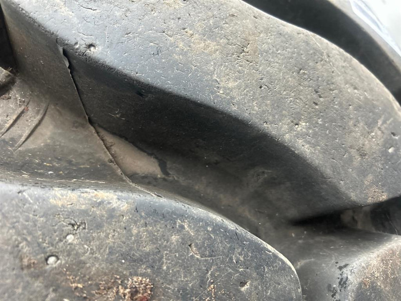 Hitachi ZW150PL-Michelin 20.5-R25-Tire/Reifen/Band - Pneus et jantes pour Engins de chantier: photos 2 Hitachi ZW150PL-Michelin 20.5-R25-Tire/Reifen/Band - Pneus et jantes pour Engins de chantier: photos 2