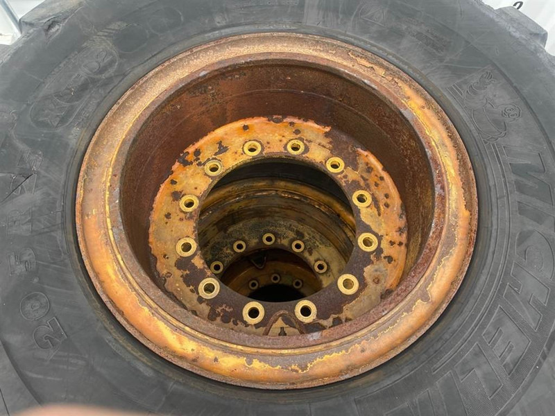 Hyundai HL740-9-Michelin 20.5R25-Tire/Reifen/Band - Pneus et jantes pour Engins de chantier: photos 3 Hyundai HL740-9-Michelin 20.5R25-Tire/Reifen/Band - Pneus et jantes pour Engins de chantier: photos 3