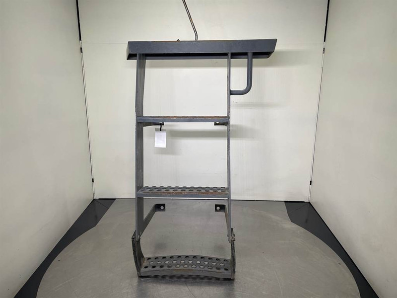 Komatsu WA270-3 - Stair panel/Trittstufen/Traptreden - Frame/ Châssis pour Engins de chantier: photos 2 Komatsu WA270-3 - Stair panel/Trittstufen/Traptreden - Frame/ Châssis pour Engins de chantier: photos 2