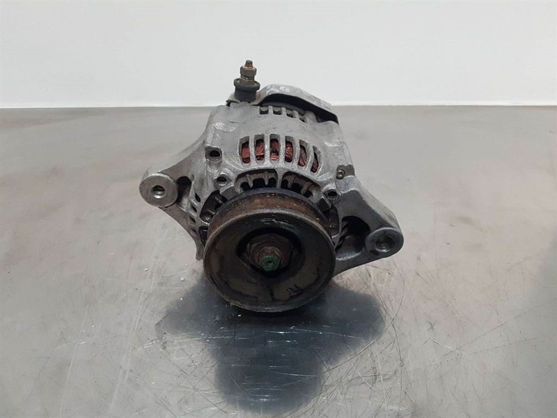 Kubota 12V 30A - Alternator/Lichtmaschine/Dynamo - Moteur pour Engins de chantier: photos 2 Kubota 12V 30A - Alternator/Lichtmaschine/Dynamo - Moteur pour Engins de chantier: photos 2