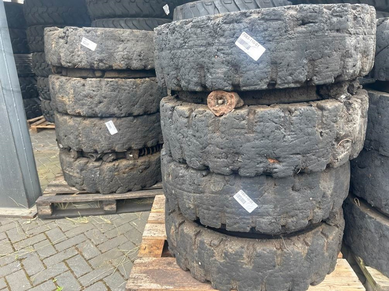 Liebherr A934C-12.00-20-Tire/Reifen/Band - Pneus et jantes pour Engins de chantier: photos 1 Liebherr A934C-12.00-20-Tire/Reifen/Band - Pneus et jantes pour Engins de chantier: photos 1