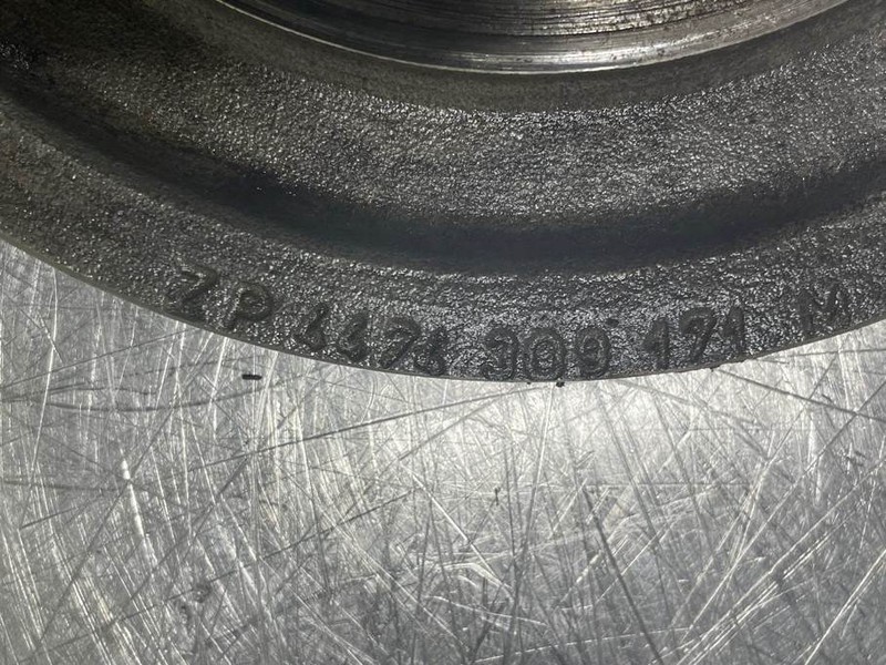 Liebherr L574-7622092-Ring - Essieu et pièces pour Engins de chantier: photos 3 Liebherr L574-7622092-Ring - Essieu et pièces pour Engins de chantier: photos 3