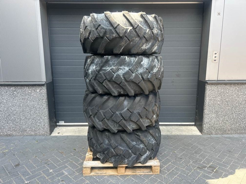 Pneus et jantes pour Engins de chantier Manitou MRT2145-Mitas 18-19.5-Tire/Reifen/Band: photos 1