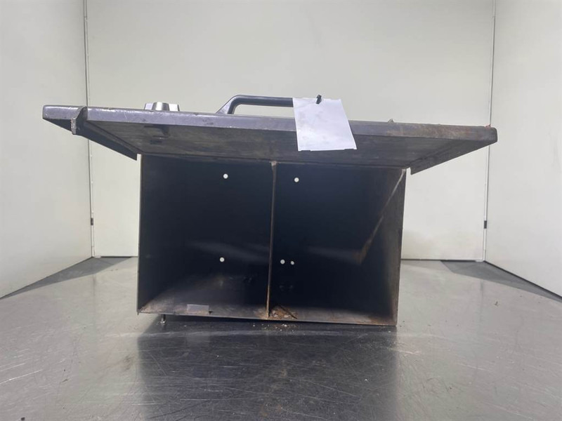 Mecalac 12MTX - Toolbox/Werkzeugkasten/Gereedschapskist - Frame/ Châssis pour Engins de chantier: photos 2 Mecalac 12MTX - Toolbox/Werkzeugkasten/Gereedschapskist - Frame/ Châssis pour Engins de chantier: photos 2