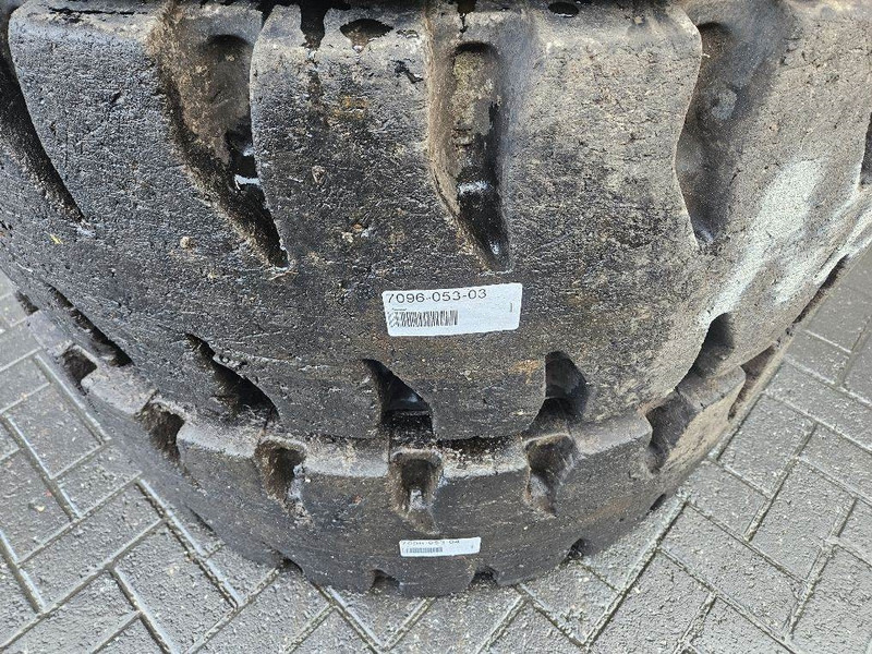 New Holland W110C-Barkley 17.5R25-Tire/Reifen/Band - Pneus et jantes pour Engins de chantier: photos 3 New Holland W110C-Barkley 17.5R25-Tire/Reifen/Band - Pneus et jantes pour Engins de chantier: photos 3