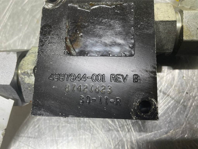 New Holland W110C-Eaton 4997944-001-Valve/Ventile/Ventiel - Hydraulique pour Engins de chantier: photos 4 New Holland W110C-Eaton 4997944-001-Valve/Ventile/Ventiel - Hydraulique pour Engins de chantier: photos 4