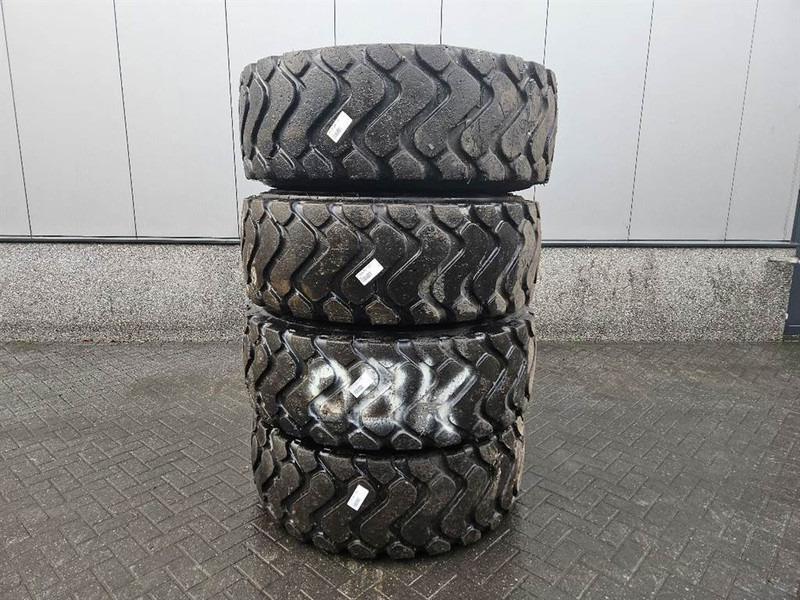 O & K L25.5-Renova 20.5R25-Tire/Reifen/Band - Pneus et jantes pour Engins de chantier: photos 1 O & K L25.5-Renova 20.5R25-Tire/Reifen/Band - Pneus et jantes pour Engins de chantier: photos 1