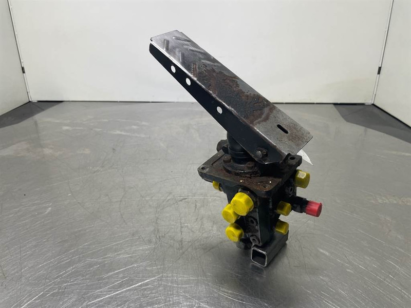 O & K L25.5-Safim 191826/FP3-Brake pedal/Bremspedal - Cabine et intérieur pour Engins de chantier: photos 2 O & K L25.5-Safim 191826/FP3-Brake pedal/Bremspedal - Cabine et intérieur pour Engins de chantier: photos 2
