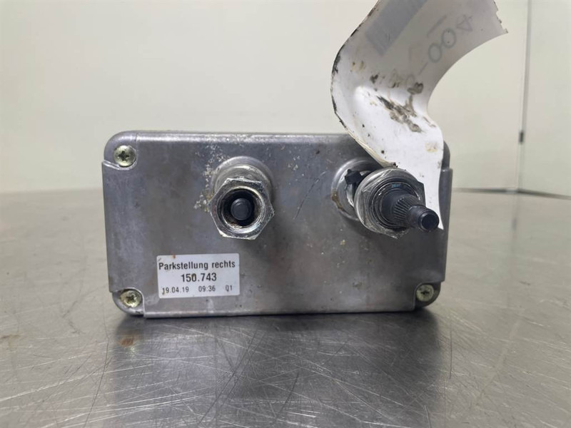 O & K L25.5-Valeo 150.743-24V-Wiper motor/Wischermotor - Système électrique pour Engins de chantier: photos 5 O & K L25.5-Valeo 150.743-24V-Wiper motor/Wischermotor - Système électrique pour Engins de chantier: photos 5
