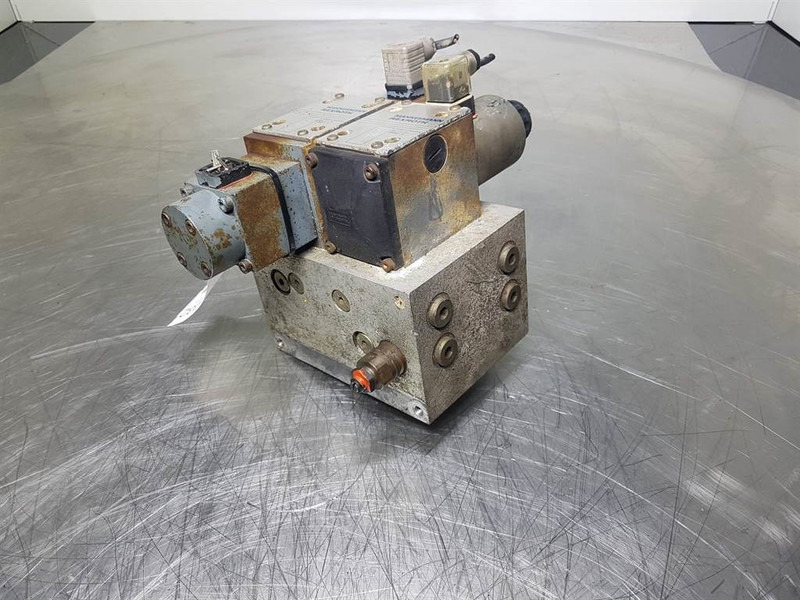Rexroth 4WE10GA31/CG24Z4 - Valve/Ventile/Ventiel - Hydraulique: photos 3 Rexroth 4WE10GA31/CG24Z4 - Valve/Ventile/Ventiel - Hydraulique: photos 3