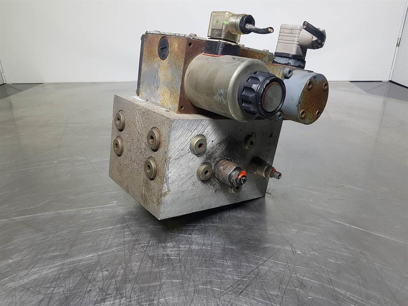 Rexroth 4WE10GA31/CG24Z4 - Valve/Ventile/Ventiel - Hydraulique: photos 2 Rexroth 4WE10GA31/CG24Z4 - Valve/Ventile/Ventiel - Hydraulique: photos 2
