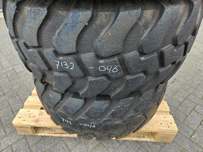 Schaeff SKL834-Firestone 405/70R18-Tire/Reifen/Band - Pneus et jantes pour Engins de chantier: photos 3 Schaeff SKL834-Firestone 405/70R18-Tire/Reifen/Band - Pneus et jantes pour Engins de chantier: photos 3