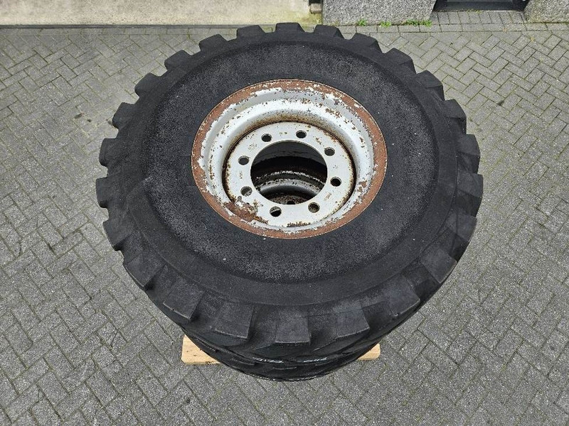 Schaeff SKL834-Firestone 405/70R18-Tire/Reifen/Band - Pneus et jantes pour Engins de chantier: photos 5 Schaeff SKL834-Firestone 405/70R18-Tire/Reifen/Band - Pneus et jantes pour Engins de chantier: photos 5