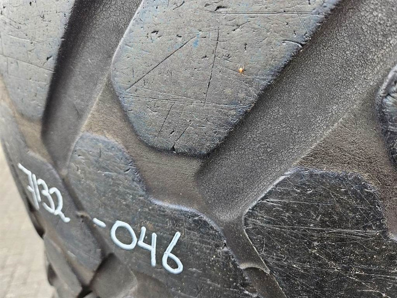 Schaeff SKL834-Firestone 405/70R18-Tire/Reifen/Band - Pneus et jantes pour Engins de chantier: photos 4 Schaeff SKL834-Firestone 405/70R18-Tire/Reifen/Band - Pneus et jantes pour Engins de chantier: photos 4