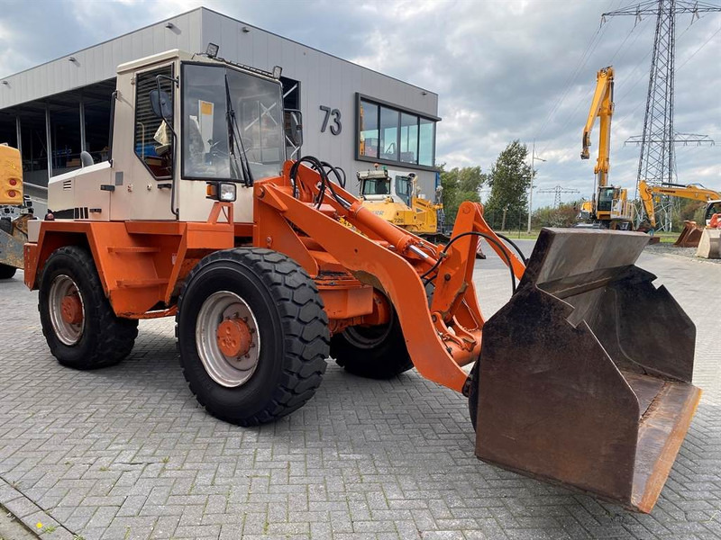 Schaeff SKS 661 - Chargeuse sur pneus: photos 3 Schaeff SKS 661 - Chargeuse sur pneus: photos 3