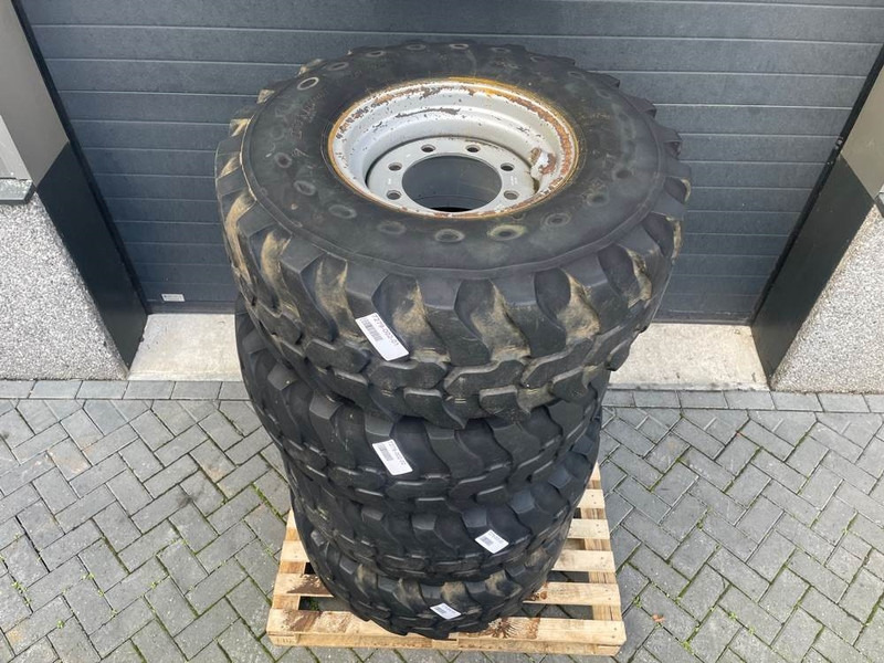 Terex AL80-Dunlop 405/70R18 (15.5/70R18)-Tire/Reifen - Pneus et jantes pour Engins de chantier: photos 2 Terex AL80-Dunlop 405/70R18 (15.5/70R18)-Tire/Reifen - Pneus et jantes pour Engins de chantier: photos 2