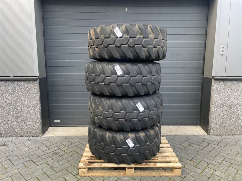Terex AL80-Dunlop 405/70R18 (15.5/70R18)-Tire/Reifen - Pneus et jantes pour Engins de chantier: photos 1 Terex AL80-Dunlop 405/70R18 (15.5/70R18)-Tire/Reifen - Pneus et jantes pour Engins de chantier: photos 1