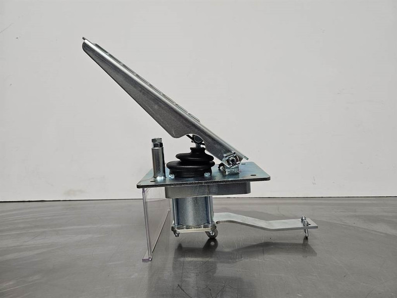 Terex TL/SKL/SKS-5692657905-Gas pedal - Cabine et intérieur pour Engins de chantier: photos 2 Terex TL/SKL/SKS-5692657905-Gas pedal - Cabine et intérieur pour Engins de chantier: photos 2