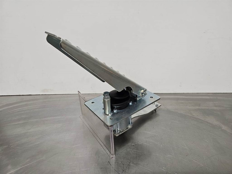 Terex TL/SKL/SKS-5692657905-Gas pedal - Cabine et intérieur pour Engins de chantier: photos 3 Terex TL/SKL/SKS-5692657905-Gas pedal - Cabine et intérieur pour Engins de chantier: photos 3