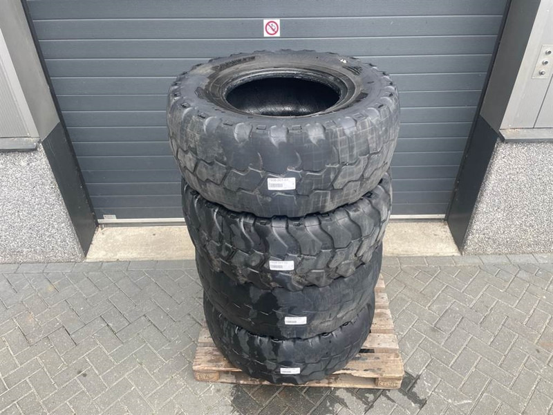 Terex TL120-Barkley 405/70R20-Tire/Reifen/Band - Pneus et jantes pour Engins de chantier: photos 2 Terex TL120-Barkley 405/70R20-Tire/Reifen/Band - Pneus et jantes pour Engins de chantier: photos 2