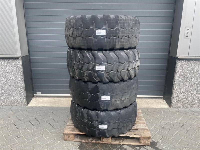 Terex TL120-Barkley 405/70R20-Tire/Reifen/Band - Pneus et jantes pour Engins de chantier: photos 1 Terex TL120-Barkley 405/70R20-Tire/Reifen/Band - Pneus et jantes pour Engins de chantier: photos 1