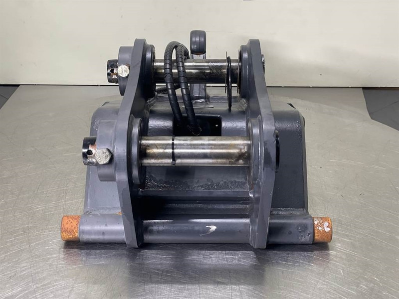 Verachtert CW30 - Quick coupler/Schnellwechsler/Snelwissel - Attache rapide pour Engins de chantier: photos 2 Verachtert CW30 - Quick coupler/Schnellwechsler/Snelwissel - Attache rapide pour Engins de chantier: photos 2