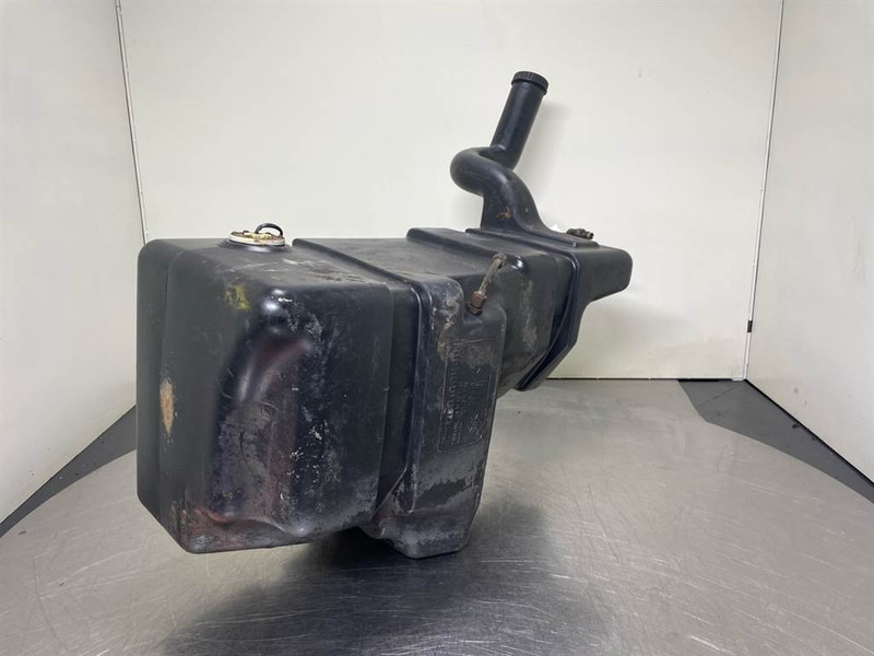 Volvo L30D-VOE11370525-Fuel tank/Kraftstofftank/Tank - Frame/ Châssis pour Engins de chantier: photos 4 Volvo L30D-VOE11370525-Fuel tank/Kraftstofftank/Tank - Frame/ Châssis pour Engins de chantier: photos 4