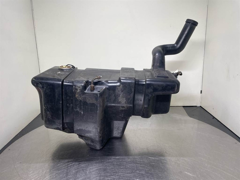 Volvo L30D-VOE11370525-Fuel tank/Kraftstofftank/Tank - Frame/ Châssis pour Engins de chantier: photos 3 Volvo L30D-VOE11370525-Fuel tank/Kraftstofftank/Tank - Frame/ Châssis pour Engins de chantier: photos 3