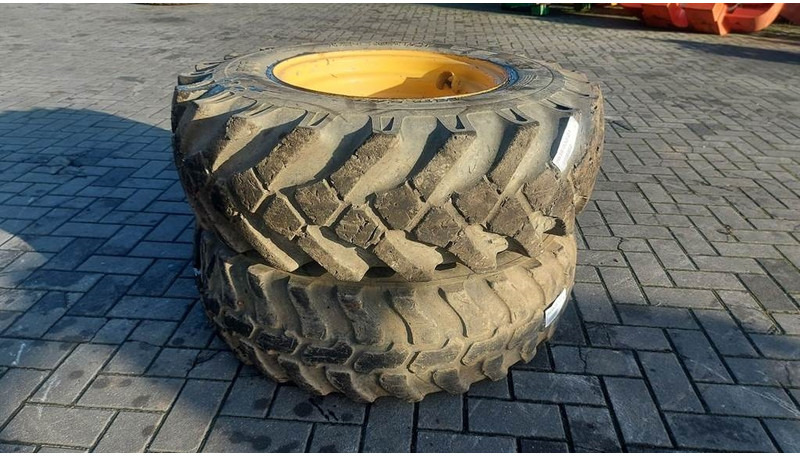 Volvo L30G-BKT 12.5-20-Tire/Reifen/Band - Pneus et jantes pour Engins de chantier: photos 1 Volvo L30G-BKT 12.5-20-Tire/Reifen/Band - Pneus et jantes pour Engins de chantier: photos 1