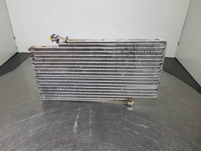 Volvo L50F-Modine 5053410-Airco condenser/Airco koeler - Frame/ Châssis pour Engins de chantier: photos 3 Volvo L50F-Modine 5053410-Airco condenser/Airco koeler - Frame/ Châssis pour Engins de chantier: photos 3