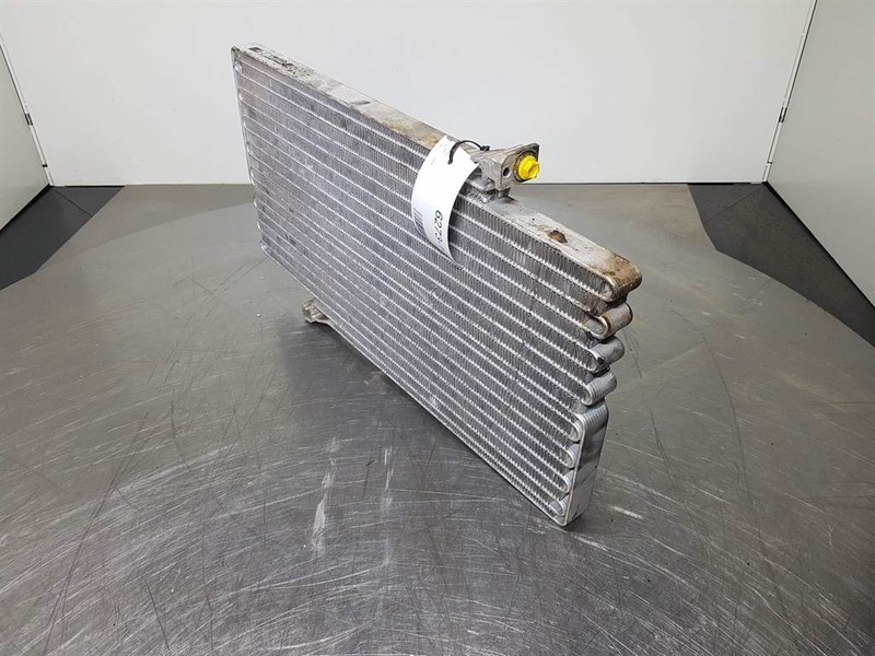 Volvo L50F-Modine 5053410-Airco condenser/Airco koeler - Frame/ Châssis pour Engins de chantier: photos 2 Volvo L50F-Modine 5053410-Airco condenser/Airco koeler - Frame/ Châssis pour Engins de chantier: photos 2