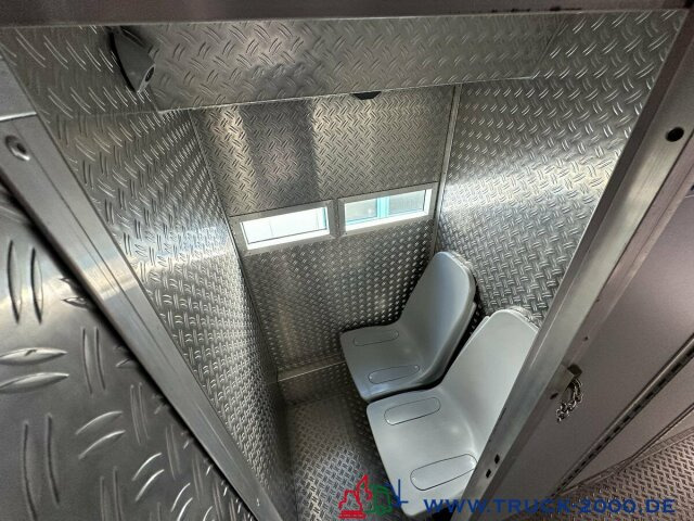 Setra Gefangentransporter 15 Zellen-29 Gefangenenbus - Bus: photos 5 Setra Gefangentransporter 15 Zellen-29 Gefangenenbus - Bus: photos 5
