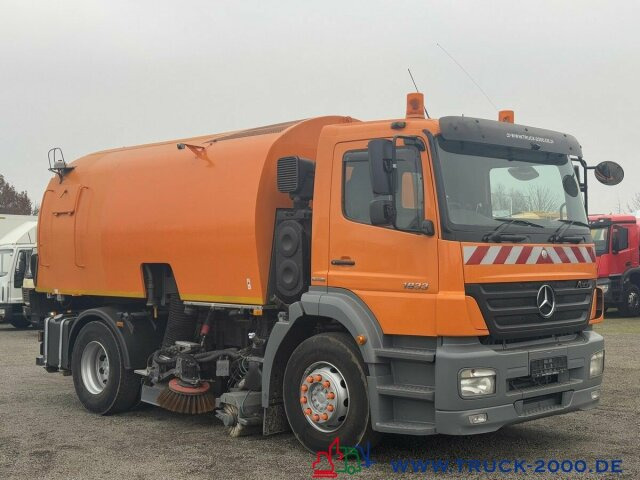 Balayeuse de voirie Mercedes-Benz 1833 Bucher Optifant 70 Separat Motor EasyDrive: photos 6