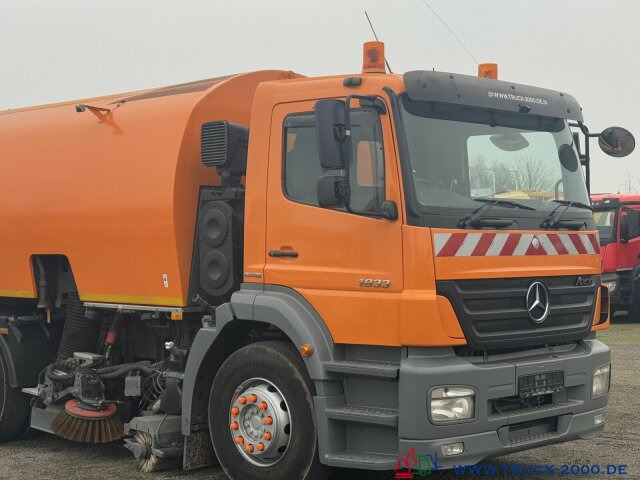 Balayeuse de voirie Mercedes-Benz 1833 Bucher Optifant 70 Separat Motor EasyDrive: photos 11