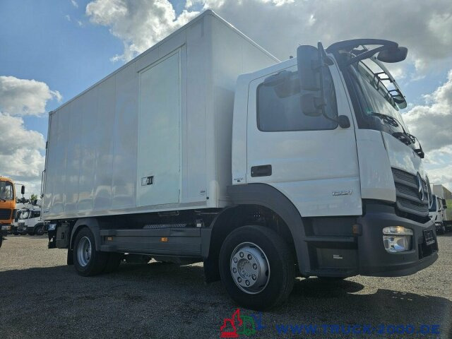 Mercedes-Benz Atego 1221 Koffer Ladebordwand 1.5t. seitl. Tür - Camion fourgon: photos 3 Mercedes-Benz Atego 1221 Koffer Ladebordwand 1.5t. seitl. Tür - Camion fourgon: photos 3