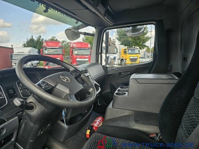 Mercedes-Benz Atego 1221 Koffer Ladebordwand 1.5t. seitl. Tür - Camion fourgon: photos 4 Mercedes-Benz Atego 1221 Koffer Ladebordwand 1.5t. seitl. Tür - Camion fourgon: photos 4