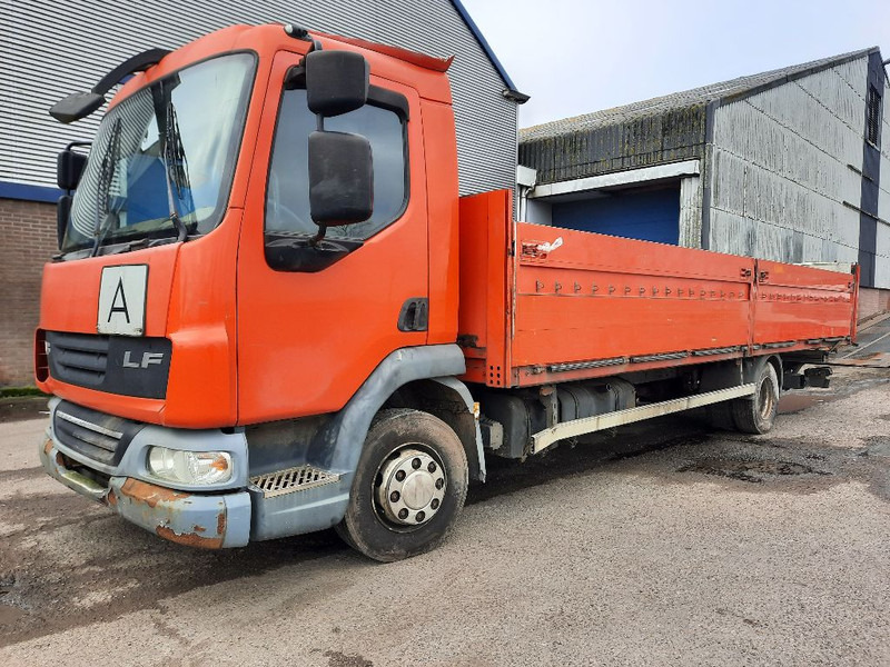DAF LF45.220 - Camion plateau: photos 1 DAF LF45.220 - Camion plateau: photos 1