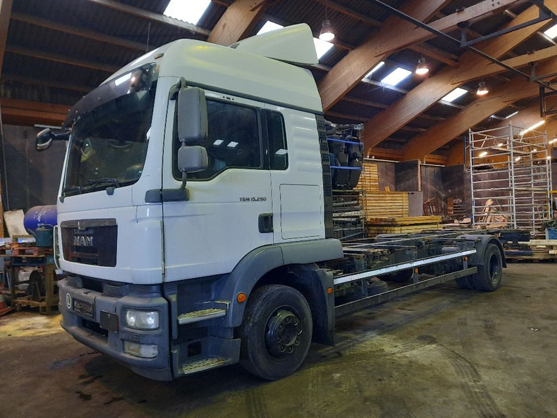 MAN TGM 15.290 4X2 LL - Camion porte-conteneur/ Caisse mobile: photos 1 MAN TGM 15.290 4X2 LL - Camion porte-conteneur/ Caisse mobile: photos 1