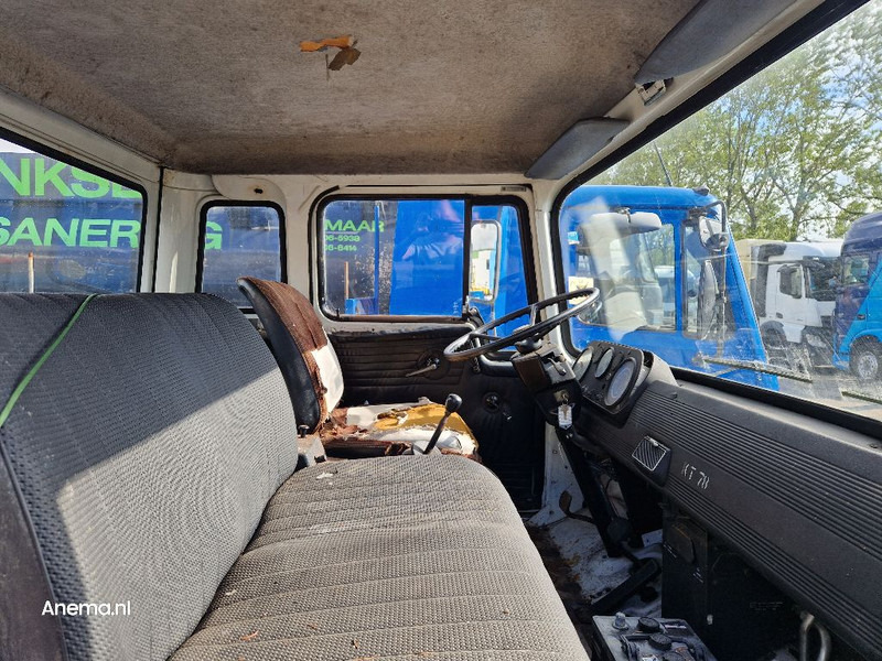 Photo d'intérieur 1: Tracteur routier Bedford TK 1020