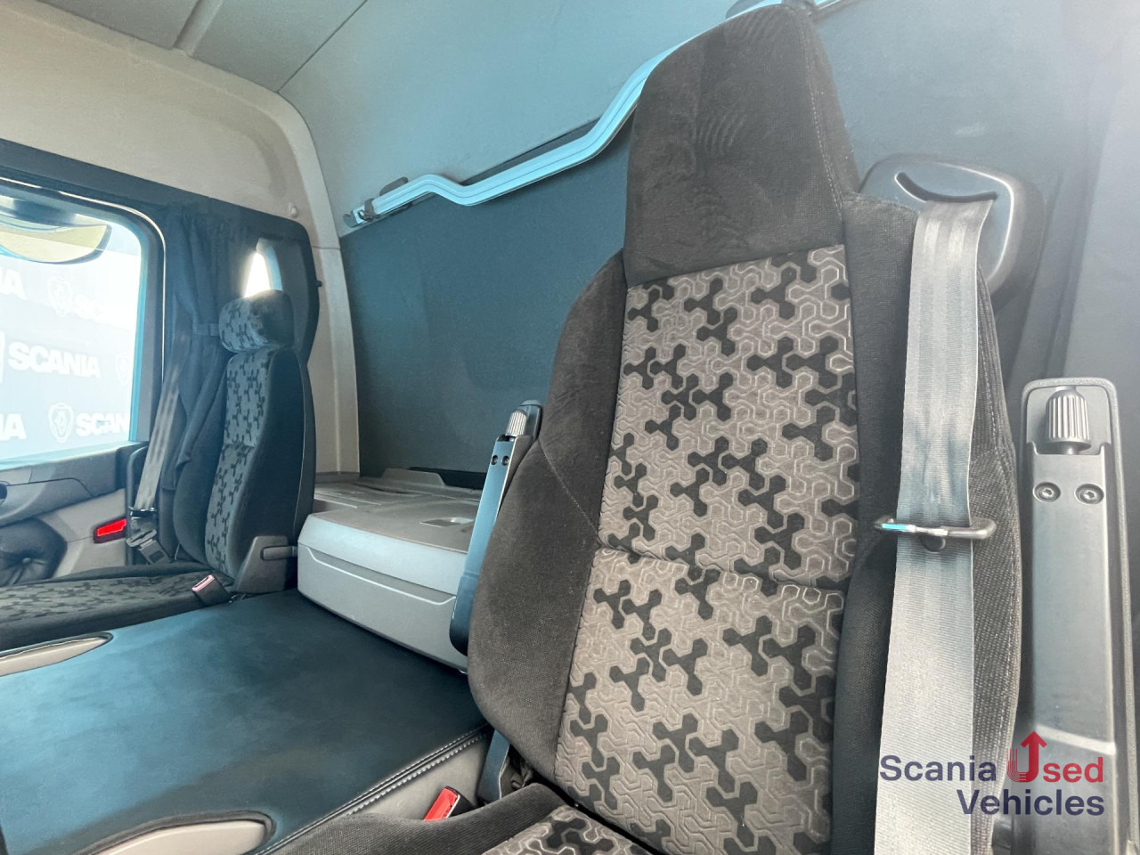 SCANIA G 320 A4x2LA DIFF LOCK NAVI CLIMA - Tracteur routier: photos 5 SCANIA G 320 A4x2LA DIFF LOCK NAVI CLIMA - Tracteur routier: photos 5