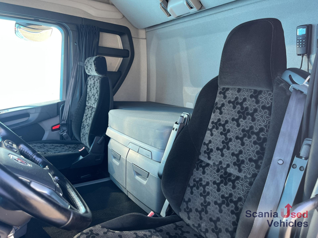 SCANIA R 450 A4x2NB RETARDER DIFF-L FULL AIR 8T P-AIRCO - Tracteur routier: photos 3 SCANIA R 450 A4x2NB RETARDER DIFF-L FULL AIR 8T P-AIRCO - Tracteur routier: photos 3