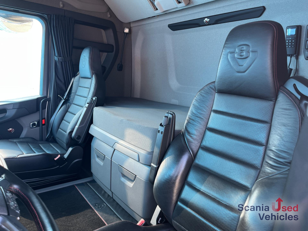 SCANIA R 730 A4x2NB V8 RETARDER FULL AIR 9T NAVI LED S2 - Tracteur routier: photos 5 SCANIA R 730 A4x2NB V8 RETARDER FULL AIR 9T NAVI LED S2 - Tracteur routier: photos 5