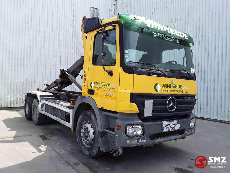 Mercedes-Benz Actros 2636 6x4 lames steel 3x - Camion porte-conteneur/ Caisse mobile: photos 1 Mercedes-Benz Actros 2636 6x4 lames steel 3x - Camion porte-conteneur/ Caisse mobile: photos 1