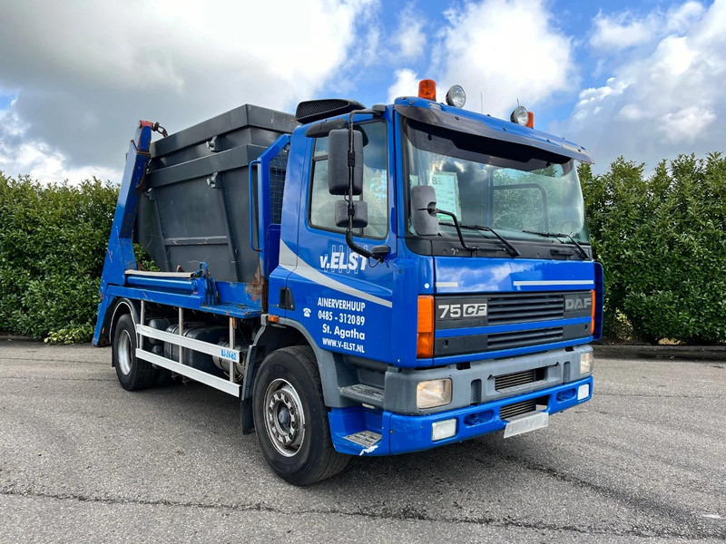 DAF CF 75.250 Euro3 / 2 bakken / Portaalarm / Manual - Camion ampliroll: photos 1 DAF CF 75.250 Euro3 / 2 bakken / Portaalarm / Manual - Camion ampliroll: photos 1